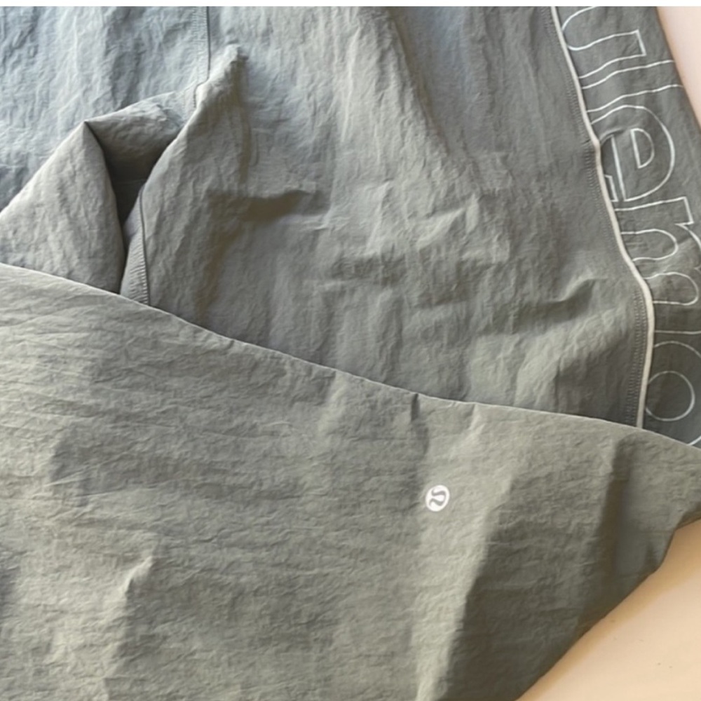 Lululemon Crinkle Nylon Mid-Rise Track Pant Wordmark - Picture 6 of 8